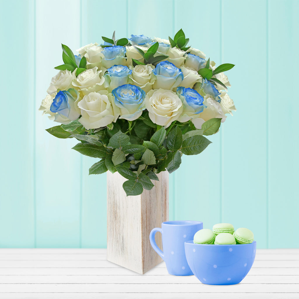 White and blue roses the best flower arrangement centerpieces bouquets to order online for any ocassion weddings, or event planners and valentine's season